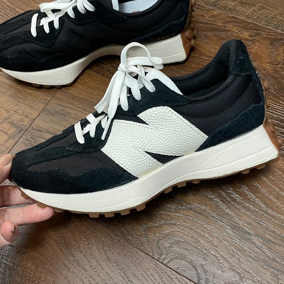 New Balance Women's Black and White Sneakers - Picture 2 of 10